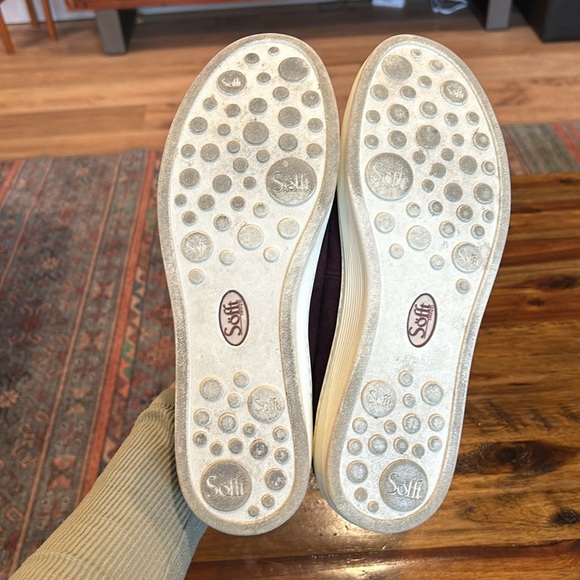 EUC Women’s Sofft Maroon Suede Slip-on Loafers, Size 9 - Picture 2 of 4